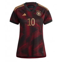 Camisa de Futebol Alemanha Serge Gnabry #10 Equipamento Secundário Mulheres Mundo 2022 Manga Curta